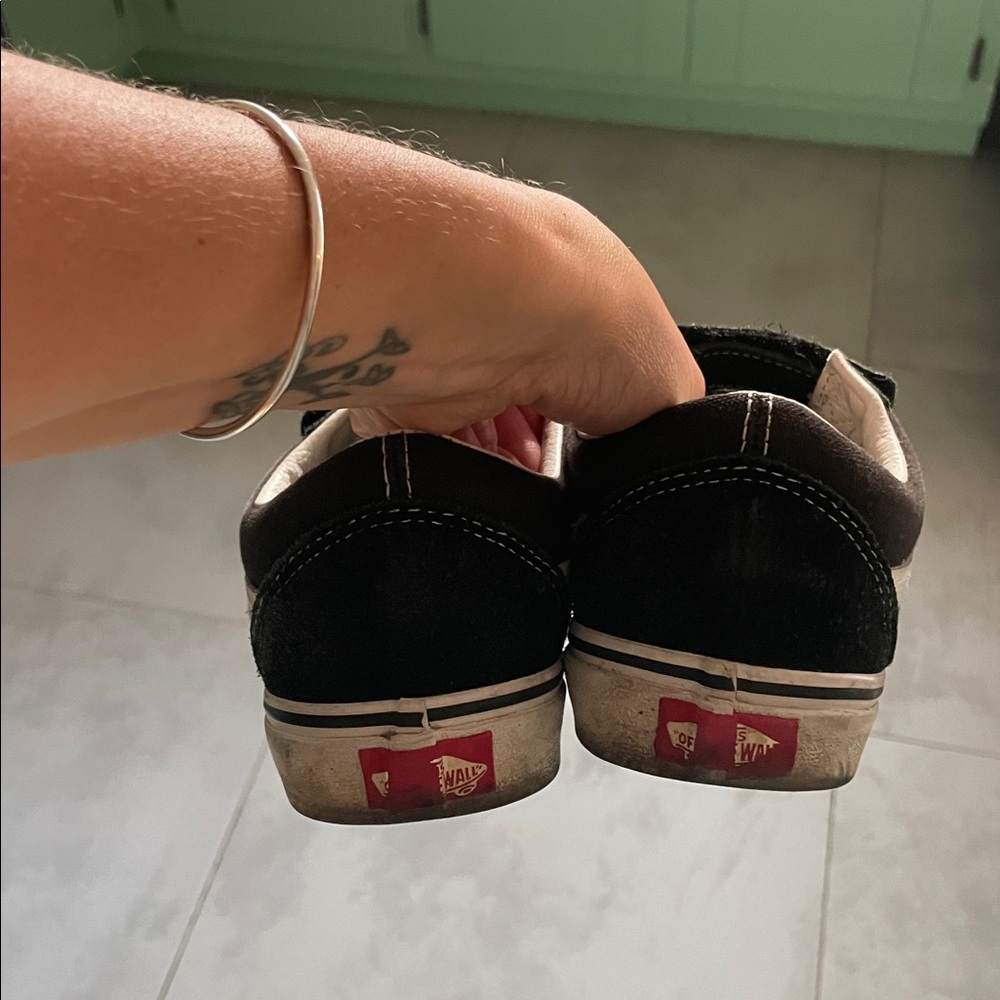 Women’s Velcro Sneakers - Picture 2 of 7